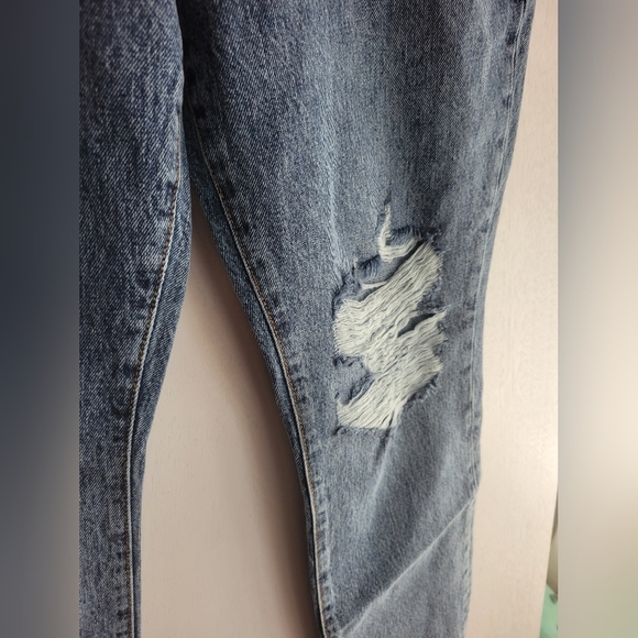 NWT  Good American Classic Skinnish High Rise Jeans 8 Distressed - Picture 2 of 8